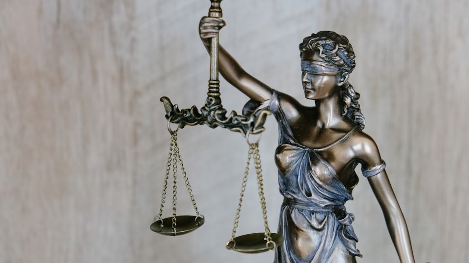 Правові матеріали та судова практика